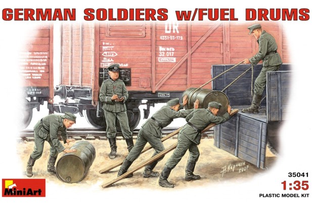 Miniart 1:35 35041 German Soldiers w/Fuel Drums